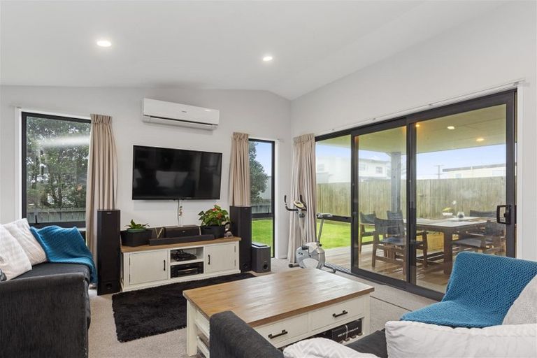 Photo of property in 15 Coprosma Close, Papamoa Beach, Papamoa, 3118