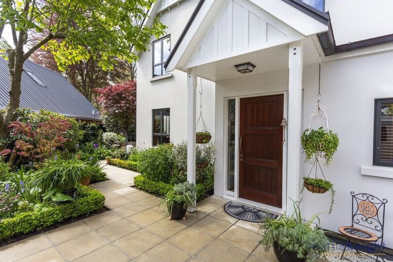 Photo of property in 374 Sawyers Arms Road, Harewood, Christchurch, 8051