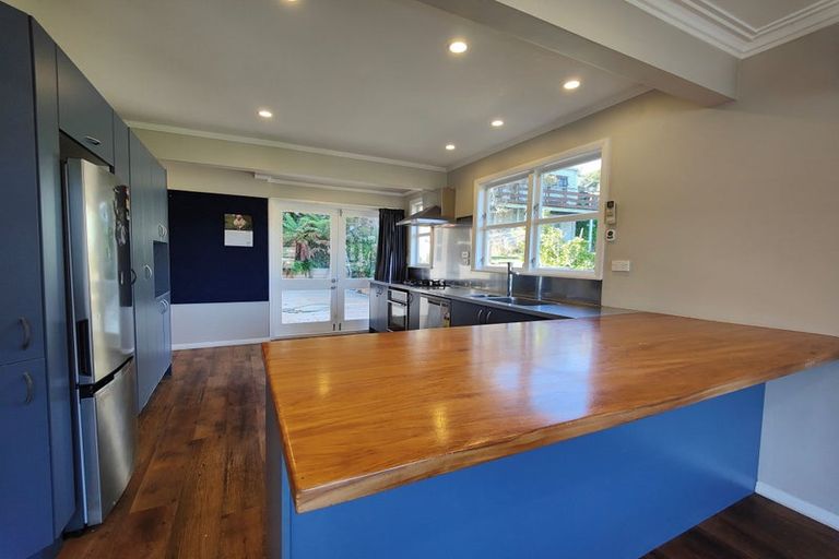 Photo of property in 14a Tawa Terrace, Tawa, Wellington, 5028