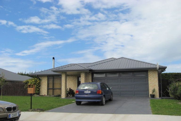 Photo of property in 18 Parkinson Place, Woodend, 7610