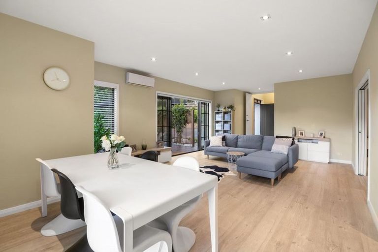 Photo of property in 33 Bernard Magnus Lane, Greenhithe, Auckland, 0632