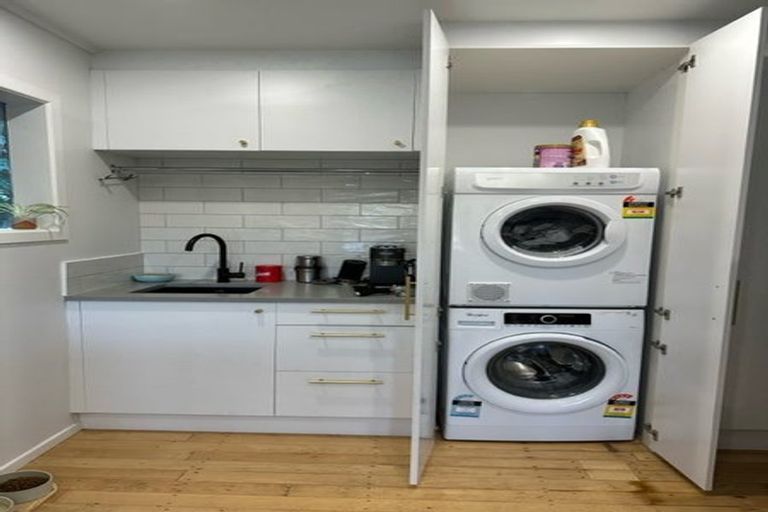 Photo of property in 1 John Gill Road, Cockle Bay, Auckland, 2014