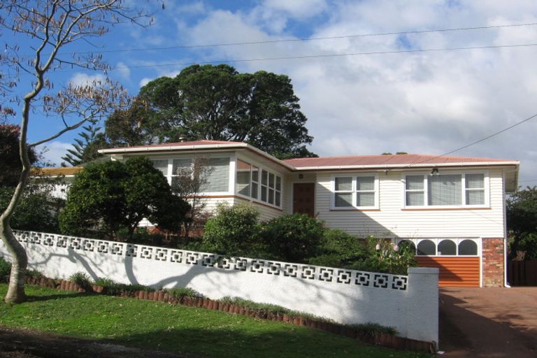 Photo of property in 4 Hughes Terrace, Te Atatu Peninsula, Auckland, 0610