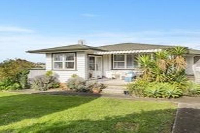 Photo of property in 27 Litten Road, Cockle Bay, Auckland, 2014