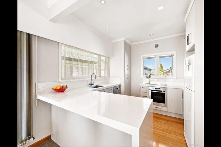 Photo of property in 4287 Great North Road, Glendene, Auckland, 0602