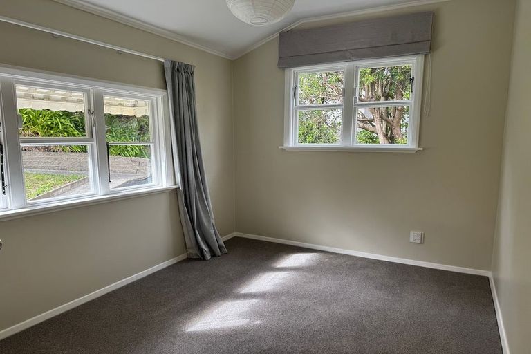 Photo of property in 6 Sidlaw Street, Strathmore Park, Wellington, 6022