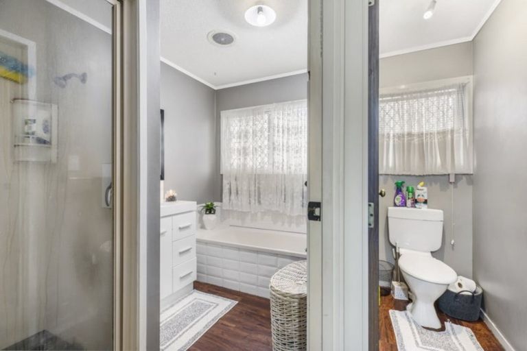 Photo of property in 23 Lane Road, Weymouth, Auckland, 2103