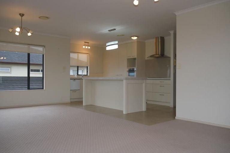 Photo of property in 24 Armstrong Farm Drive, East Tamaki Heights, Auckland, 2016