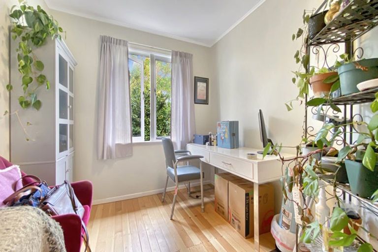 Photo of property in 86 Sylvan Crescent, Te Atatu South, Auckland, 0610