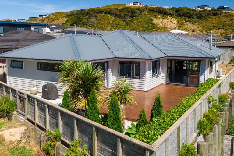 Photo of property in 9 Weatherdeck Close, Whitby, Porirua, 5024