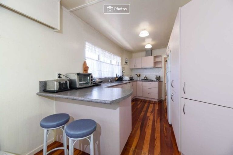 Photo of property in 27 Crompton Road, Massey, Auckland, 0614