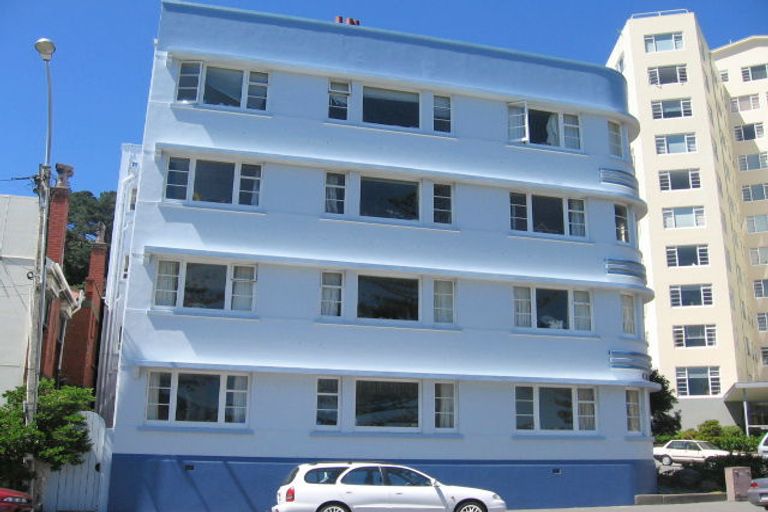 Photo of property in Olympus Flats, 6/280 Oriental Parade, Oriental Bay, Wellington, 6011