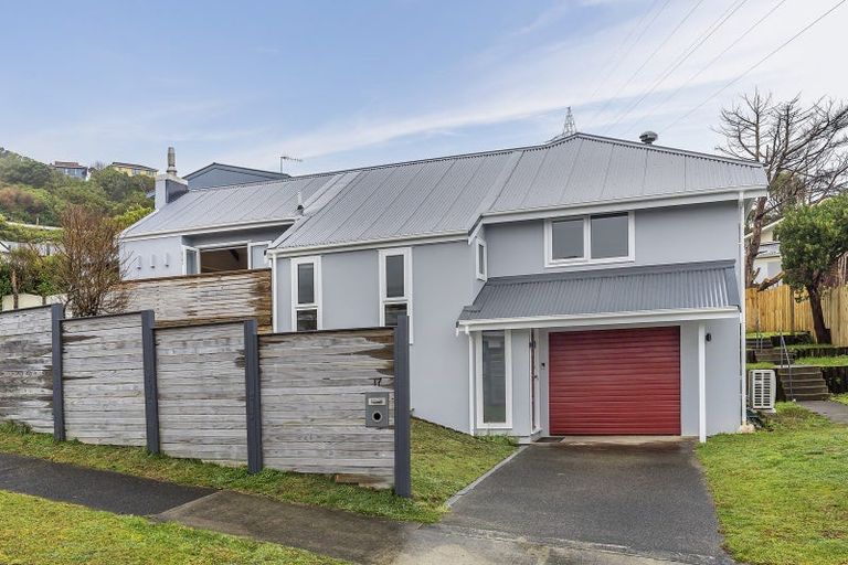 Photo of property in 17 John Witton Drive, Crofton Downs, Wellington, 6035