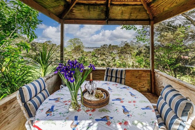 Photo of property in 26 Merewhira Road, Paremoremo, Albany, 0793