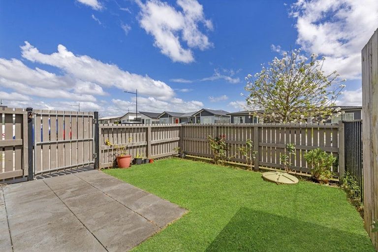 Photo of property in 13 Kapowai Boulevard, Takanini, 2112