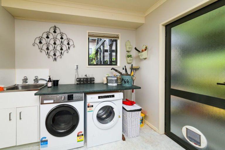 Photo of property in 18 Winston Avenue, Hokowhitu, Palmerston North, 4410