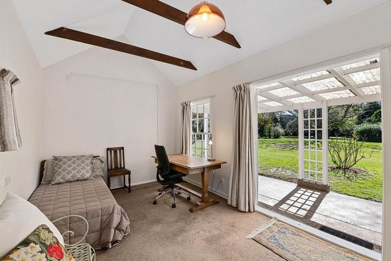 Photo of property in 11 Karaka Grove, Waikanae, 5036