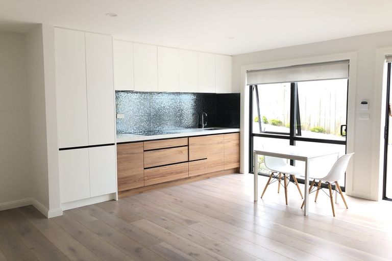 Photo of property in 9 Para Close, Fairview Heights, Auckland, 0632