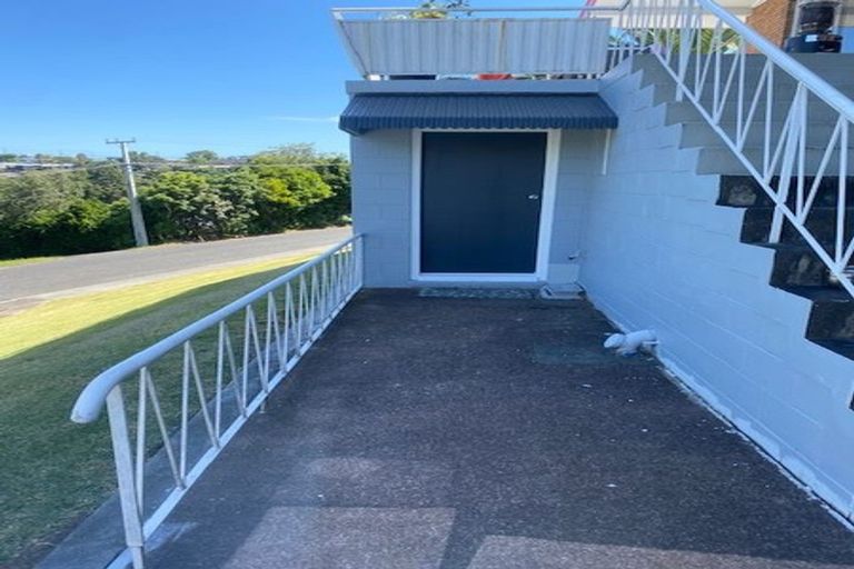 Photo of property in 8 Coroglen Avenue, Birkenhead, Auckland, 0626