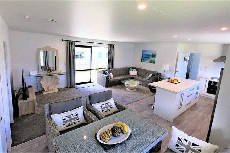 Photo of property in 9 Meenas Place, Cable Bay, 0420