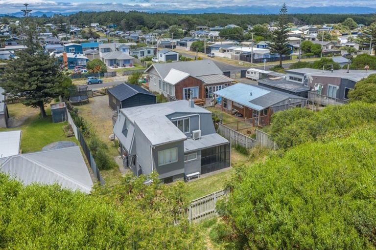 Photo of property in 14 Hunia Terrace, Himatangi Beach, Foxton, 4891