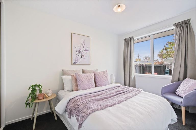 Photo of property in 2/2 Queenspark Drive, Parklands, Christchurch, 8083