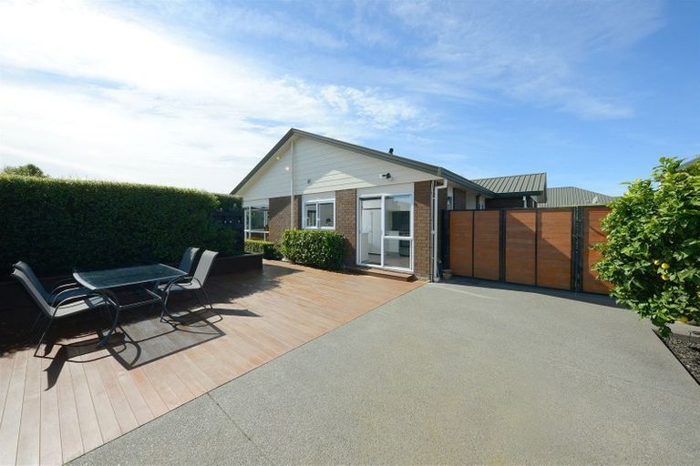 Photo of property in 30 Beauford Place, Parklands, Christchurch, 8083