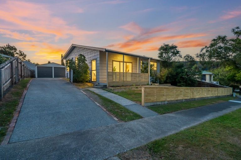 Photo of property in 4 Igloo Place, Red Hill, Papakura, 2110