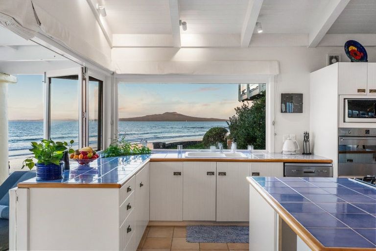 Photo of property in 9a Holiday Road, Milford, Auckland, 0620