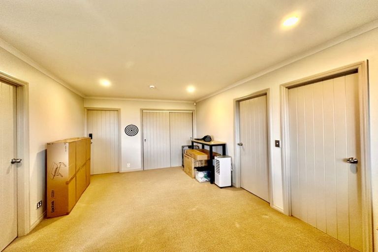 Photo of property in 12 Keating Rise, Northcross, Auckland, 0632