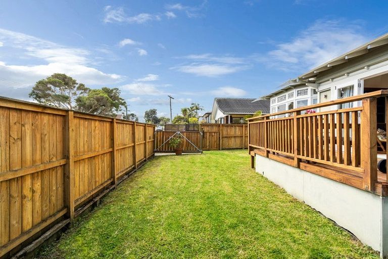 Photo of property in 1/10 Corrella Road, Belmont, Auckland, 0622