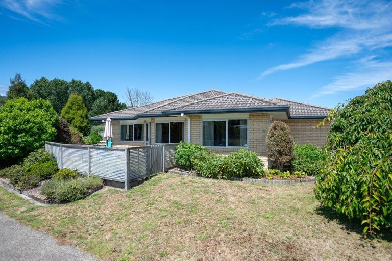 Photo of property in 4 Lakemere Way, Kinloch, Taupo, 3377