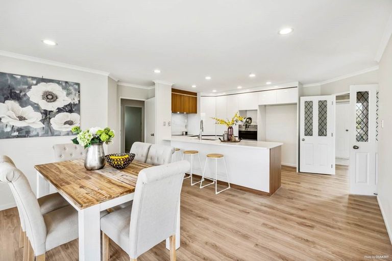 Photo of property in 11 Corfield Way, Burswood, Auckland, 2013