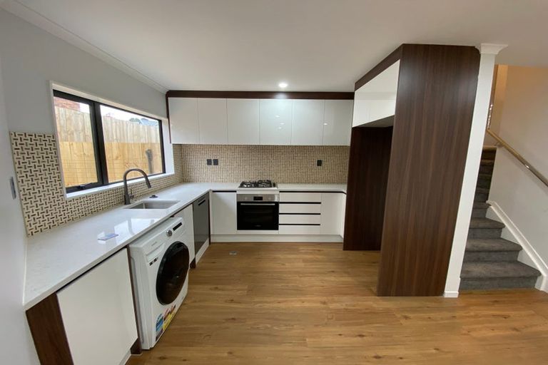 Photo of property in 2/72 Howe Street, Howick, Auckland, 2014