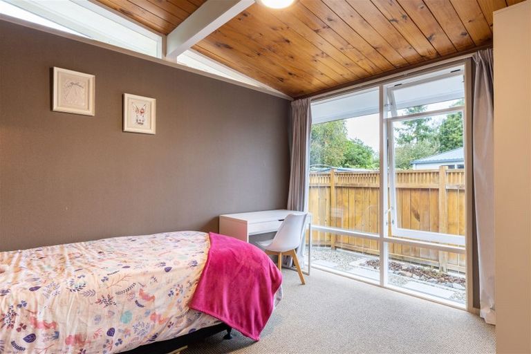Photo of property in 8 Woodstock Place, Hokowhitu, Palmerston North, 4410