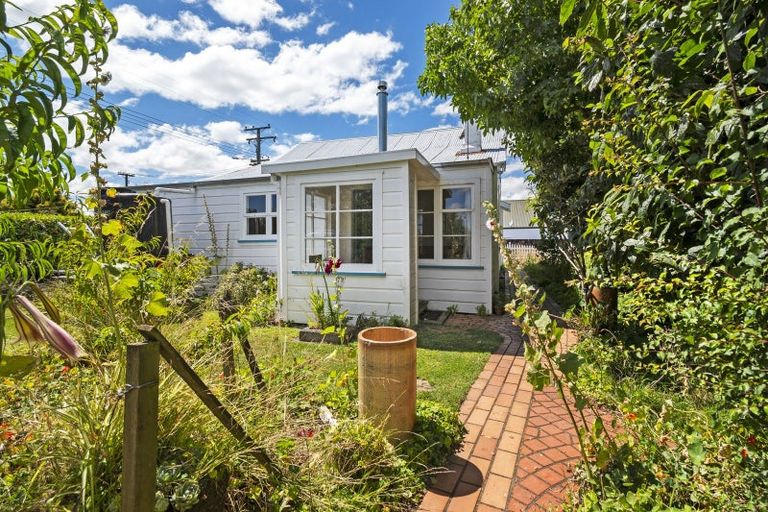 Photo of property in 8 Ross Street, Marton, 4710