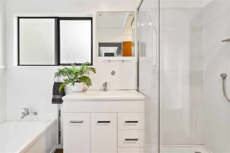 Photo of property in 2/82 Verbena Road, Birkdale, Auckland, 0626