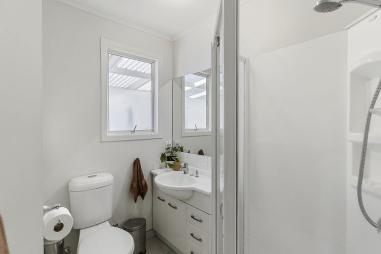 Photo of property in 1/27 Tui Glen Road, Birkenhead, Auckland, 0626