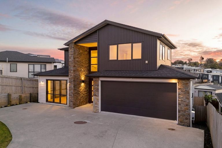 Photo of property in 32 Mcwhirters Farm Lane, Massey, Auckland, 0614