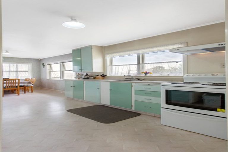 Photo of property in 11 Milich Terrace, Te Atatu South, Auckland, 0610