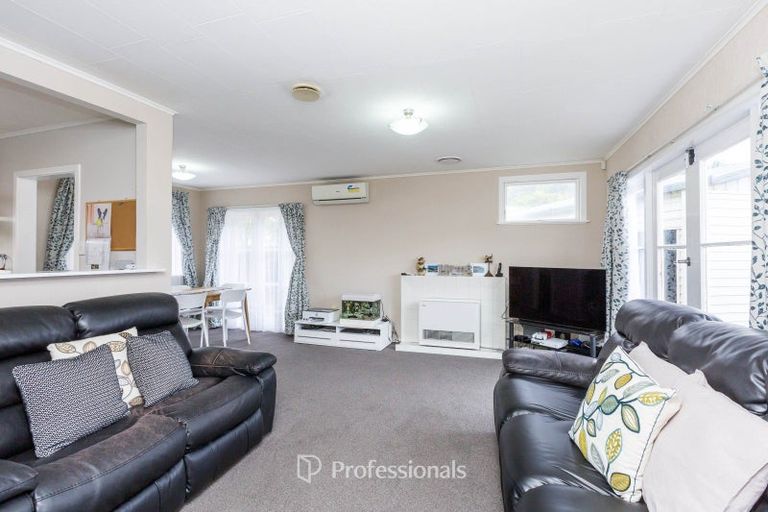 Photo of property in 26 Oregon Drive, Maoribank, Upper Hutt, 5018