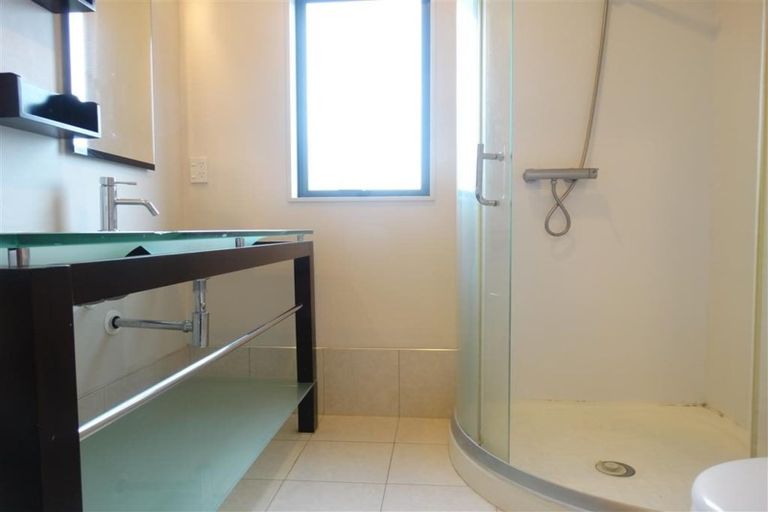 Photo of property in 48 Rising Parade, Fairview Heights, Auckland, 0632