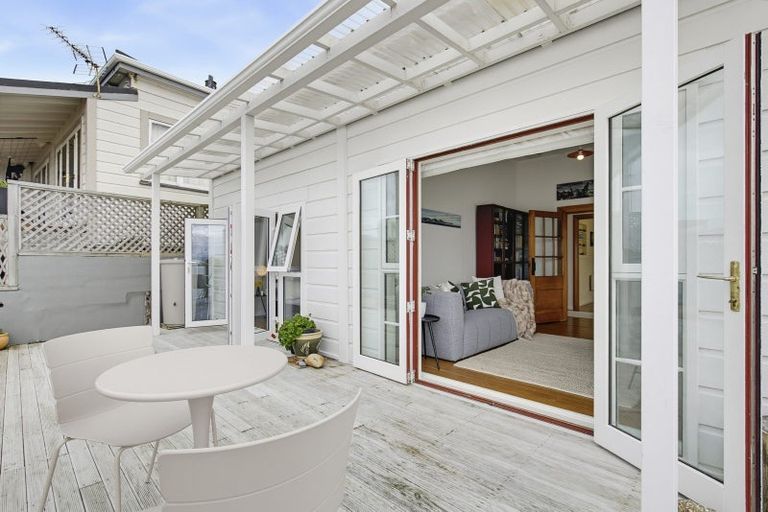 Photo of property in 29 Grafton Road, Roseneath, Wellington, 6011