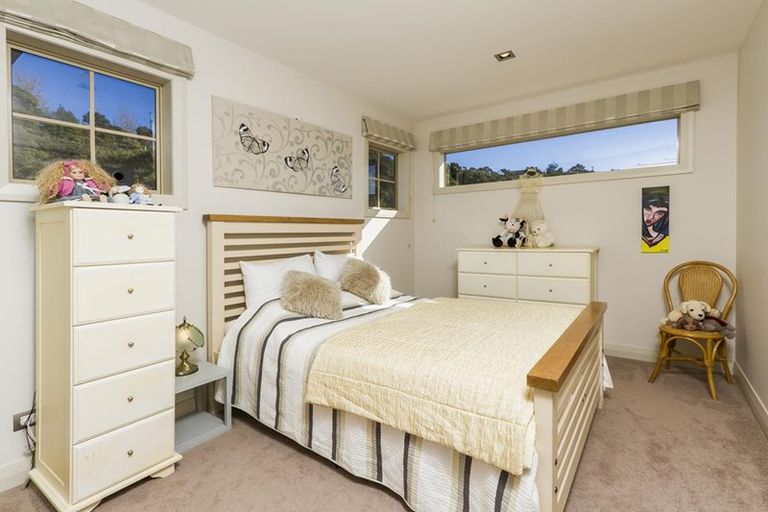 Photo of property in 121 Wade River Road, Stanmore Bay, Whangaparaoa, 0932