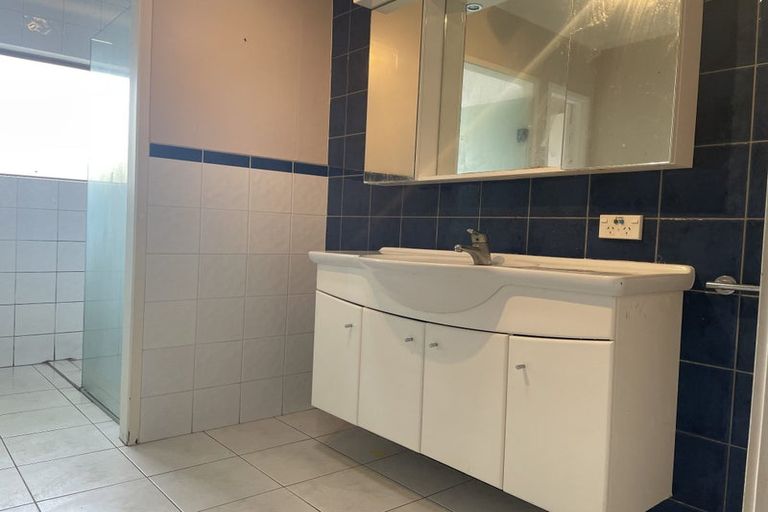 Photo of property in 42 Merriefield Avenue, Forrest Hill, Auckland, 0620