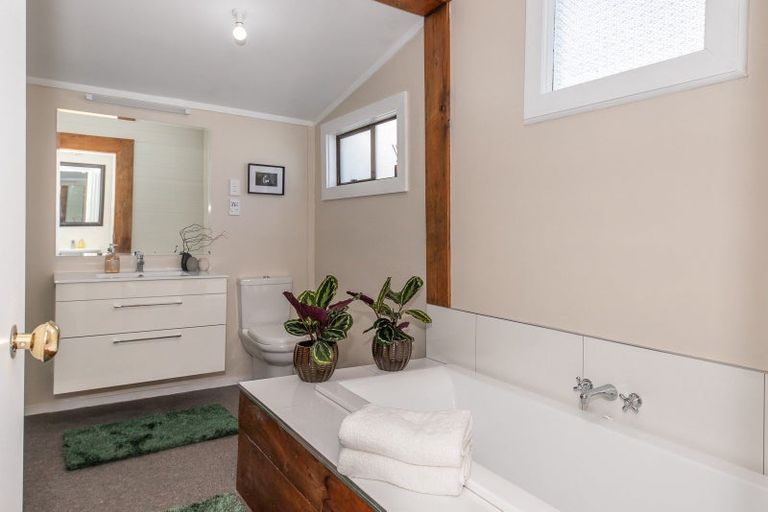 Photo of property in 25 Queen Street, Westport, 7825