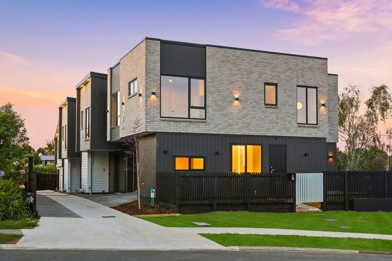 Photo of property in 15b Wilbur Place, Pakuranga Heights, Auckland, 2010