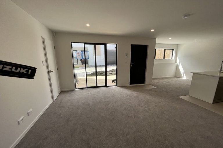 Photo of property in 5/535 Swanson Road, Ranui, Auckland, 0612