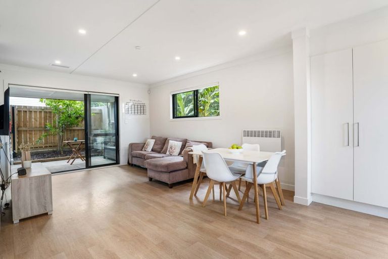 Photo of property in 2/141 Wallace Road, Mangere Bridge, Auckland, 2022