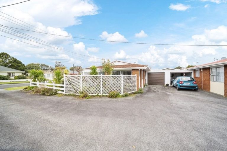 Photo of property in 124 Govett Avenue, Frankleigh Park, New Plymouth, 4310